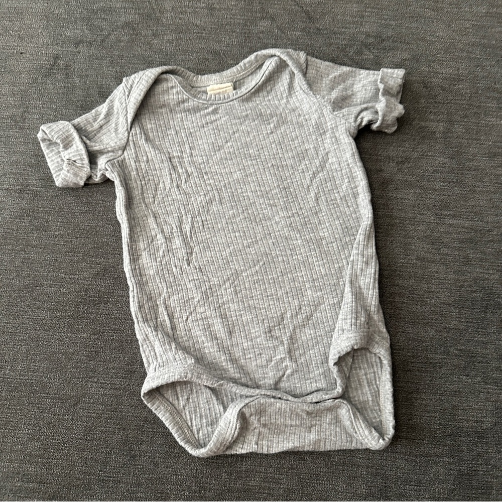 Kate Quinn gray infant onesie size Newborn